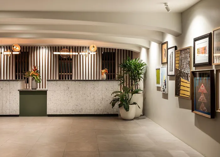 The Ambassador Hotel Of Waikiki, Tapestry Collection By Hilton Honolulu